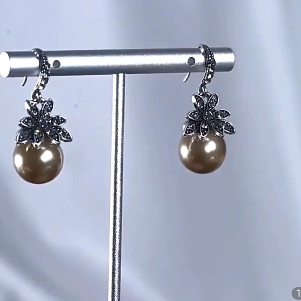 Gorgeous Vintage Champagne Pearl Earrings - Picture 7 of 11